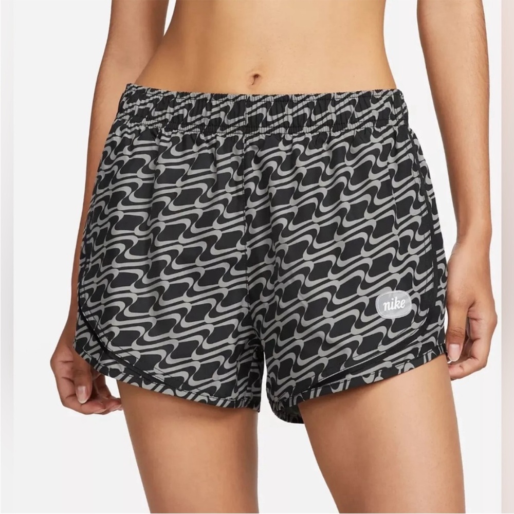 Women's Nike Dri-FIT Tempo Icon Clash Running Shorts XL